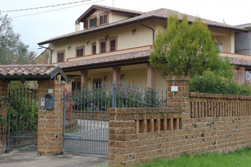 Villa <br/> in Vendita