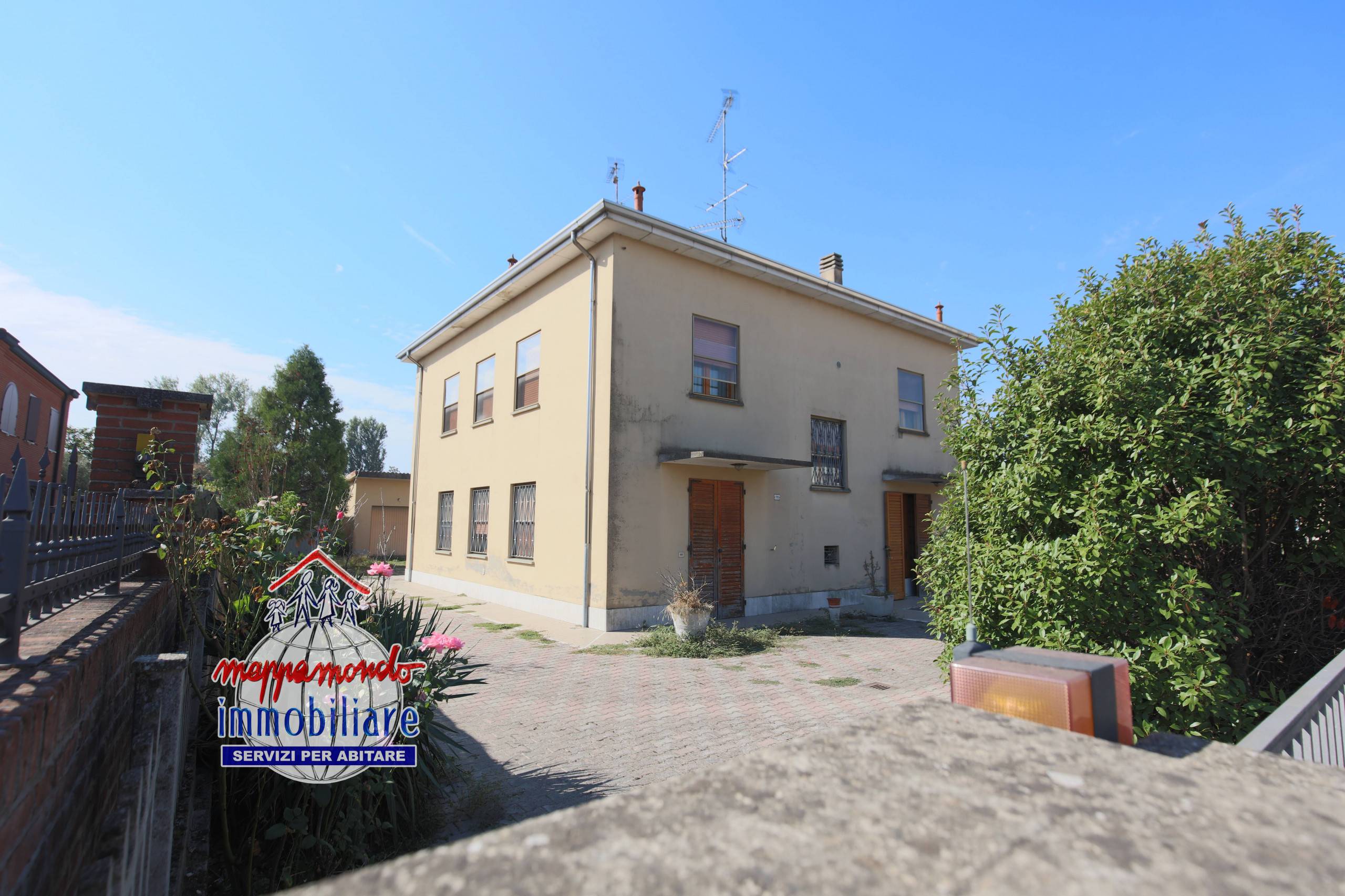 Casa Indipendente in vendita a Cento - foto 2