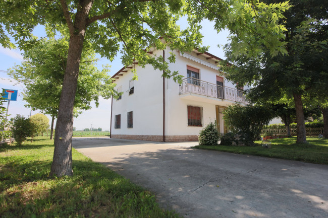 Villa in vendita a Bondeno (FE)