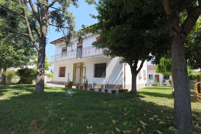 Villa in vendita a Bondeno (FE)