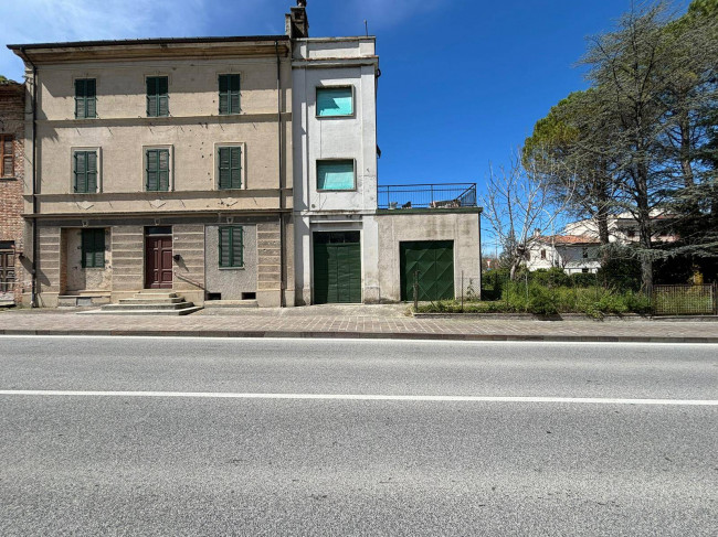 Casa indipendente in vendita a Cerreto D'esi (AN)