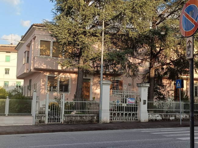 Casa singola in Vendita a Fabriano