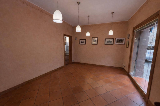 Locale commerciale in Affitto a Fabriano