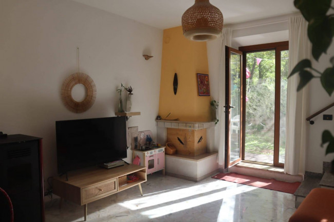 appartamento con ingresso indipendente in Vendita a Fabriano