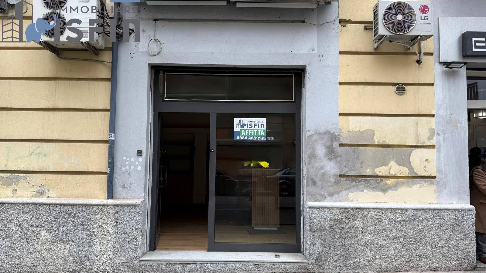 Locale commerciale in affitto a Cosenza