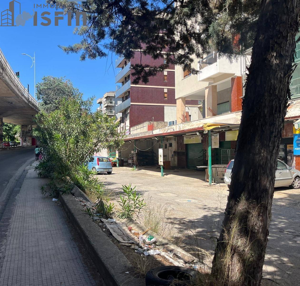 Locale commerciale in vendita a Cosenza