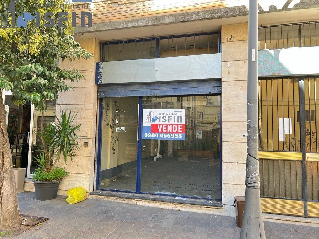 Locale commerciale in vendita a Cosenza