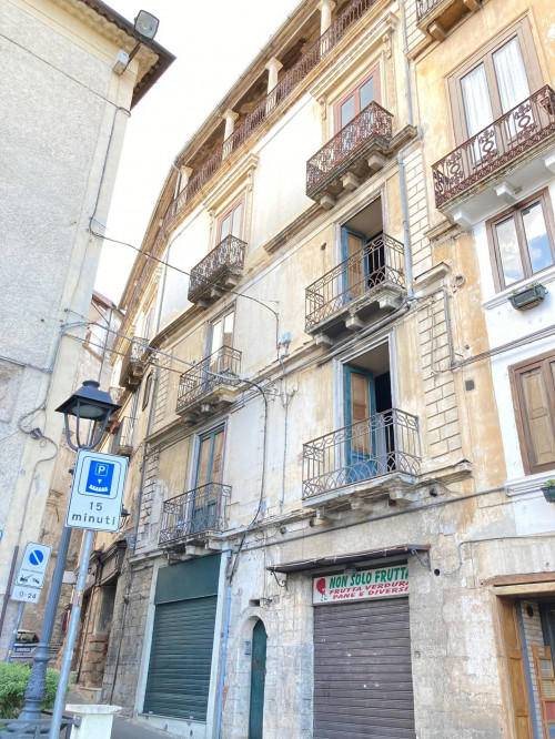 APPARTAMENTO/ USO UFFICIO in vendita a Cosenza