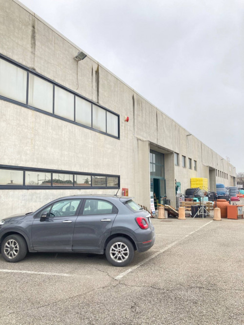 Capannone in vendita a Rende