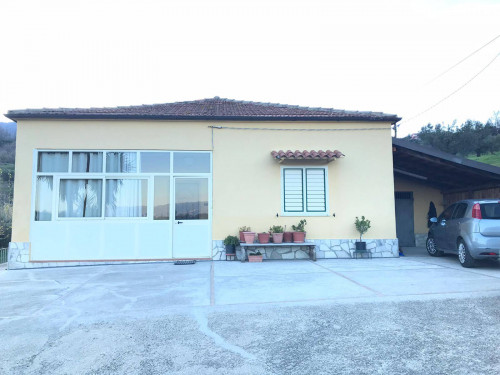 Villa in Vendita a San Vincenzo La Costa