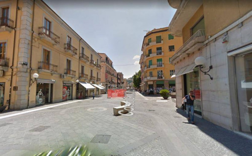 Locale commerciale in vendita a Cosenza