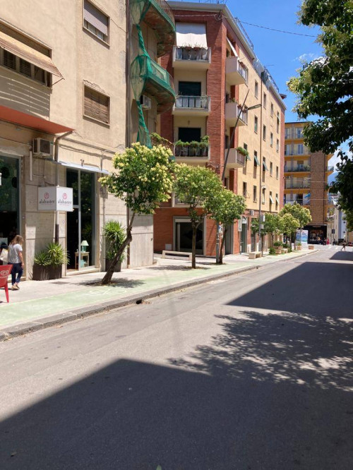 Locale commerciale in vendita a Cosenza