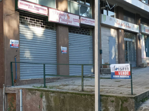 Locale commerciale in vendita a Cosenza