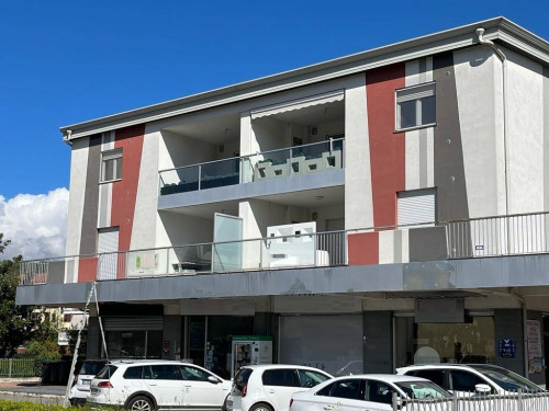 Locale commerciale in vendita a Rende