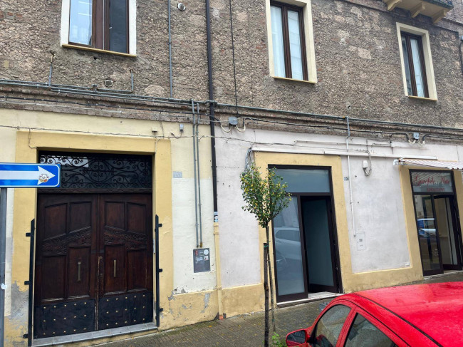 Locale commerciale in affitto a Cosenza