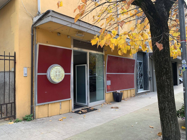 Attività commerciale in affitto a Cosenza