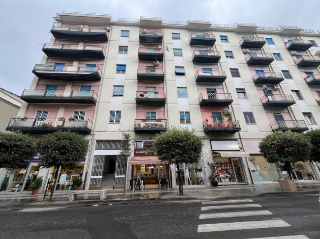 Locale commerciale in vendita a Cosenza