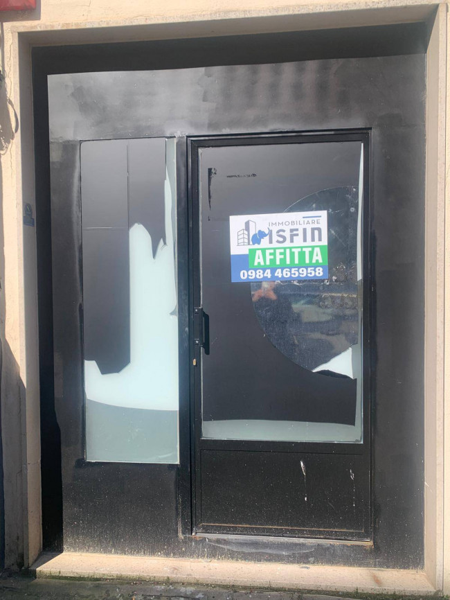 Locale commerciale in affitto a Cosenza