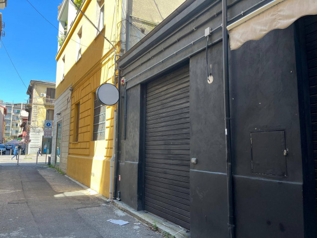 Locale commerciale in affitto a Cosenza