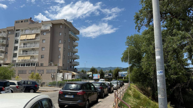 Locale commerciale in affitto a Cosenza