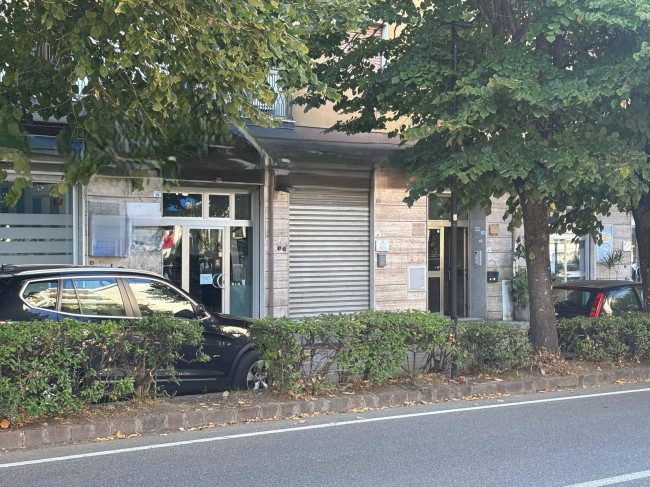Locale commerciale in affitto a Rende