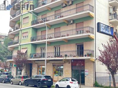 Locale commerciale in vendita a Cosenza