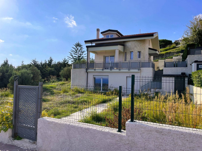 Villa in vendita a Catanzaro Lido, Catanzaro (CZ)