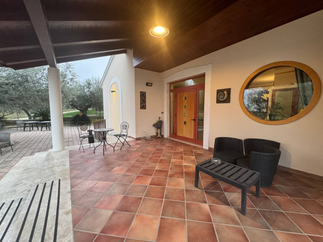 Attività commerciale in vendita a Rosciano