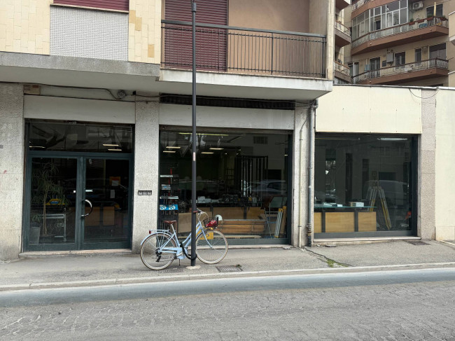 Locale commerciale in vendita a Pescara