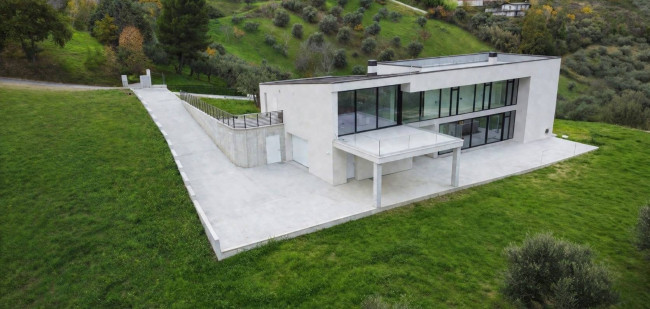 Villa for sale in Montesilvano