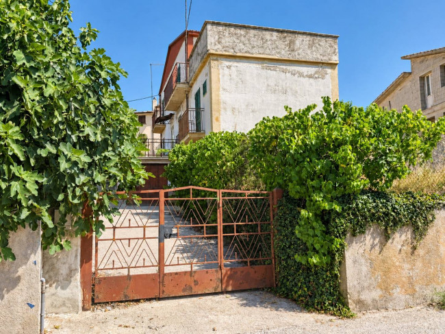 Single House for sale in Navelli