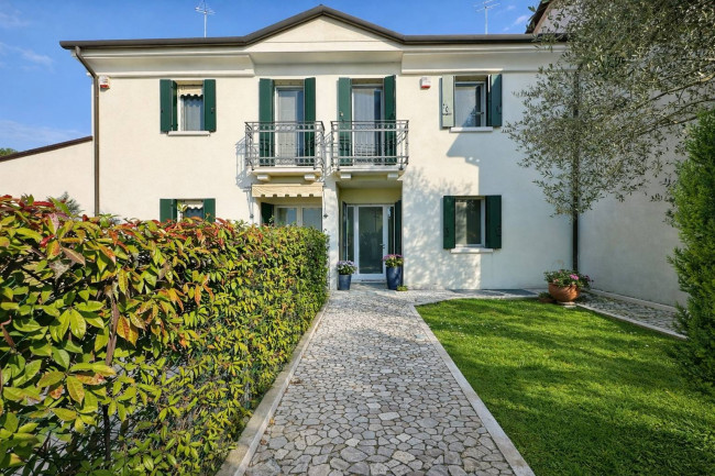 Abbinata - Schiera in vendita a Silea