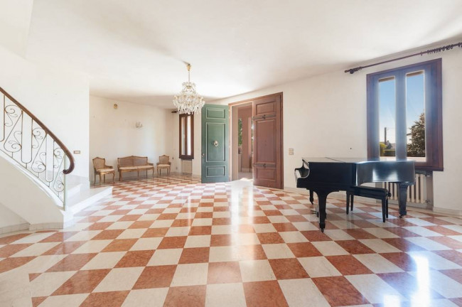 Ufficio in vendita a Paese