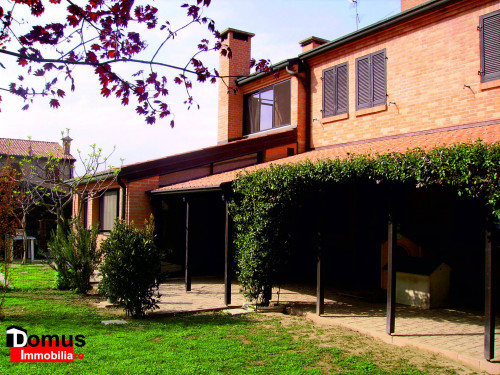Villa in Vendita a Ferrara