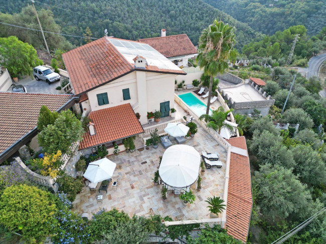 Villa in vendita a Perinaldo (IM)