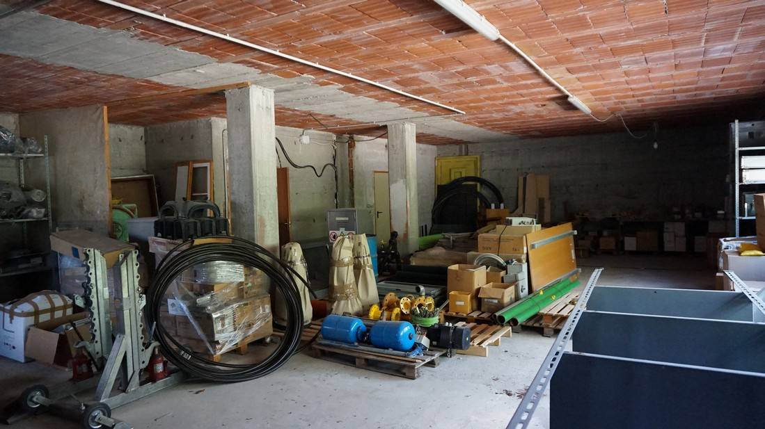 Foto magazzino/capannone in vendita a Tione di Trento (Trento)