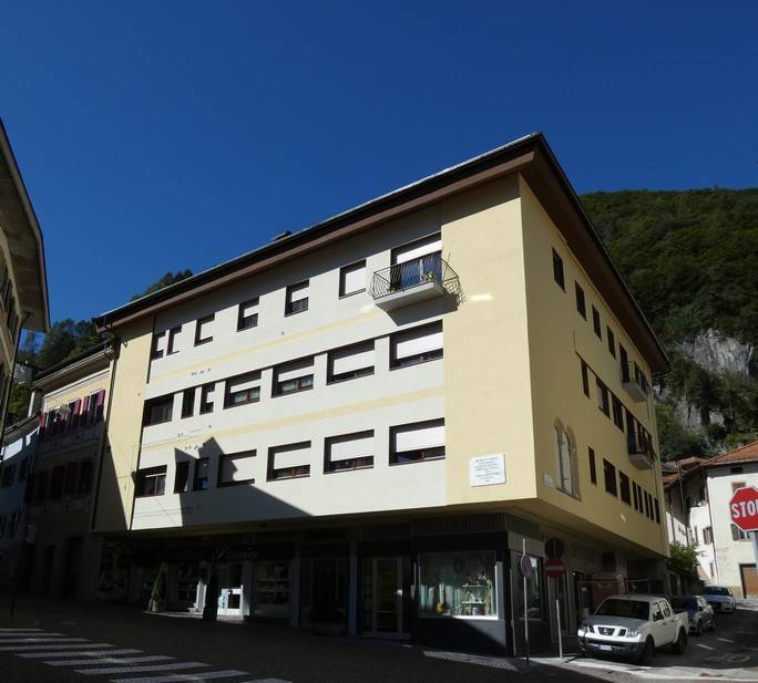 Foto attivit� commerciale in vendita a Tione di Trento (Trento)