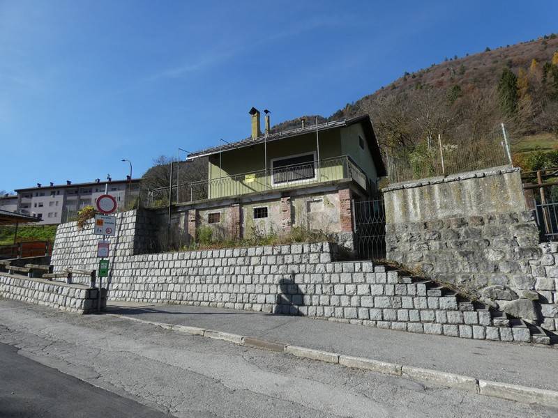 Foto casa indipendente in vendita a Tione di Trento (Trento)