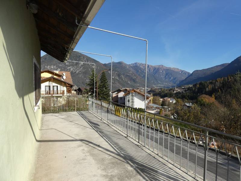 Foto casa indipendente in vendita a Tione di Trento (Trento)