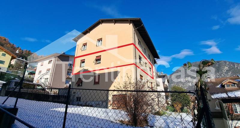 Foto appartamento in vendita a Tione di Trento (Trento)
