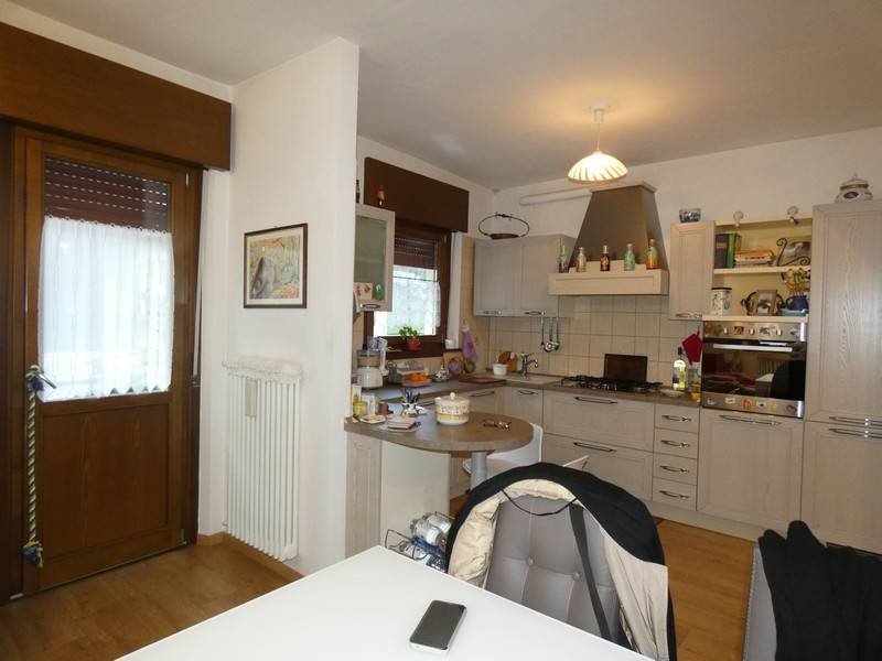 Foto appartamento in vendita a Tione di Trento (Trento)