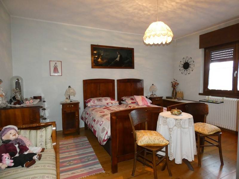 Foto appartamento in vendita a Tione di Trento (Trento)