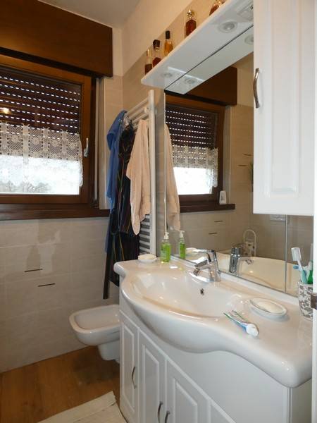 Foto appartamento in vendita a Tione di Trento (Trento)