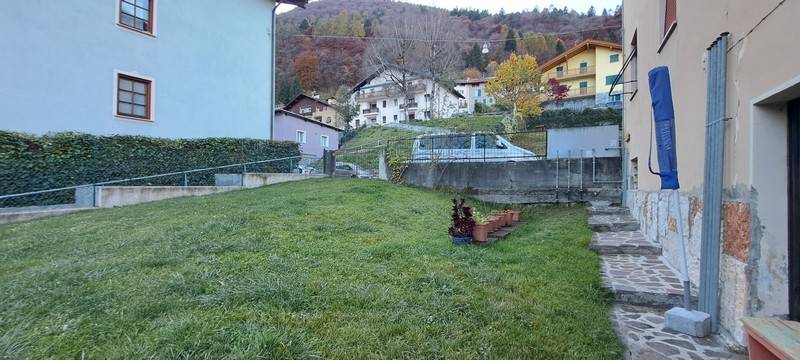 Foto appartamento in vendita a Tione di Trento (Trento)
