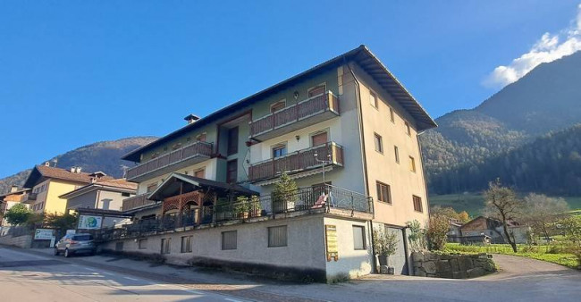 Albergo/Hotel in vendita a Borgo Lares (TN)