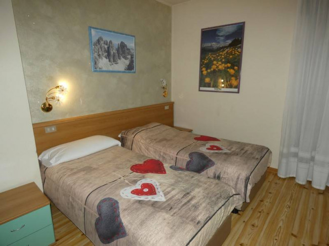 Albergo/Hotel in vendita a Borgo Lares (TN)