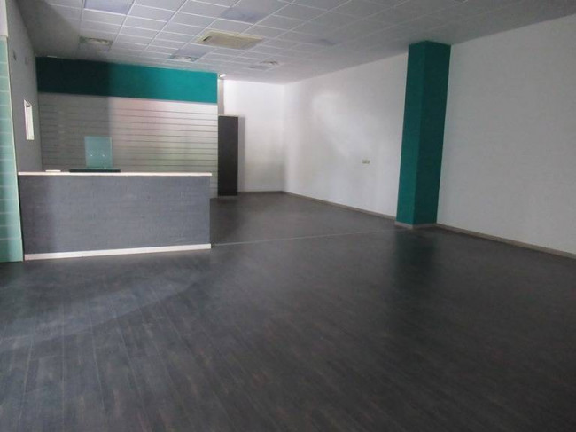 Locale commerciale in Affitto a Spoltore