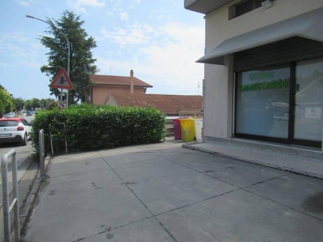 Locale commerciale in Affitto a Spoltore