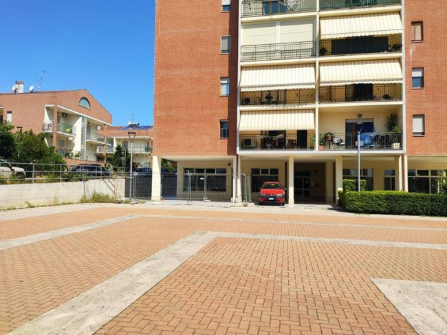 Locale commerciale in Vendita a Spoltore