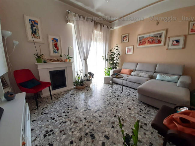 Appartamento non in Condominio in Vendita a Viareggio